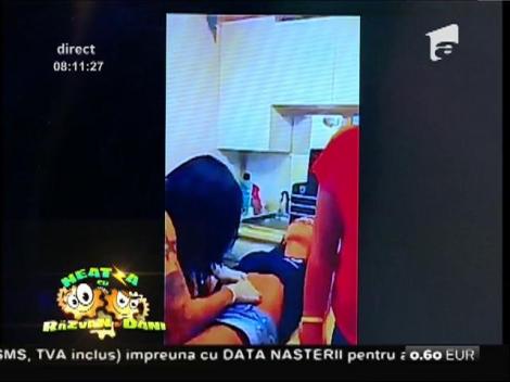 Smiley News: Cum se pune un cercel în buric