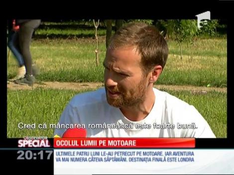 Doi tineri din Australia fac ocolul lumii pe motoare