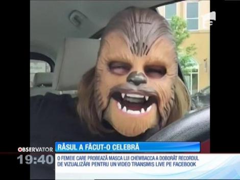 A probat o mască în maşină şi a bătut recorduri de vizionare pe Facebook