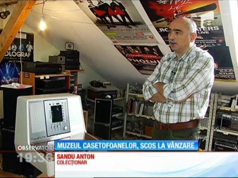 În 12 ani a strâns sute de casetofoane. Le-a reparat şi le-a recondiţionat iar acum îşi scoate colecţia la vânzare