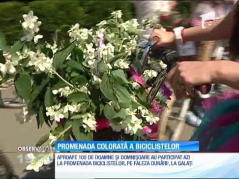 Flori, fete și biciclete pe Faleza Dunării, la Promenada Biciclistelor