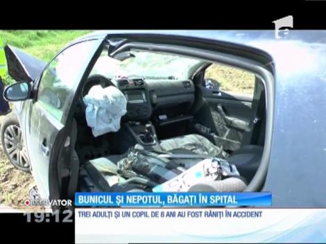 Neamţ: Un copil şi bunicul lui au ajuns la spital după ce maşina lor a intrat într-un autoturism