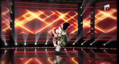 Angela Trifon sau femeia doi într-unul! Un număr impresionant venit de peste Prut, care l-a lăsat pe Cheloo fără cuvinte!