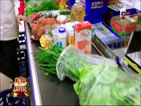 Concurenții cumpără produsele pentru proba propusă de Gina: "Gustul bucătăriei de altădată"