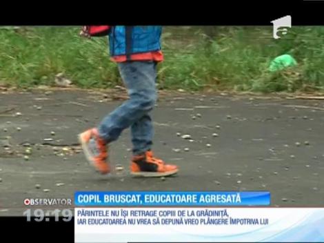 Scandal la o grădiniță din Galați. Educatoare luată de păr de tatăl unui copil