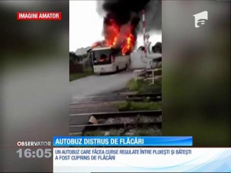 Un autobuz a ars ca o torţă în judeţul Prahova