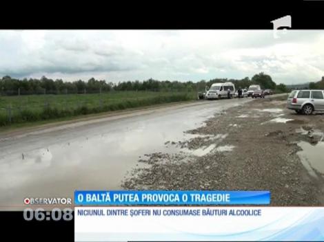 Microbuz lovit în plin de un autoturism. Patru persoane au ajuns la spital