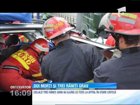 Accident grav în judeţul Mureş. Doi morţi şi trei răniţi grav, după ce o maşină s-a izbit de un TIR