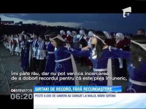 Spectacol! Sirtaki, dans de cartea recordurilor pe plaja din Constanţa! Peste șase mii de oameni au dansat la malul mării