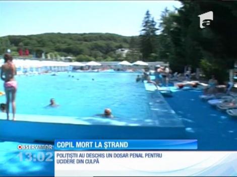 O fetiţă de şapte ani a murit după ce a fost lovită în cap de un băiat de cinci ani