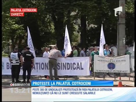 Sindicaliştii protestează în faţa Palatului Cotroceni