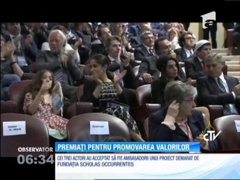 Actorii George Clooney, Richard Gere, şi Salma Hayek, premiaţi de Papa Francisc