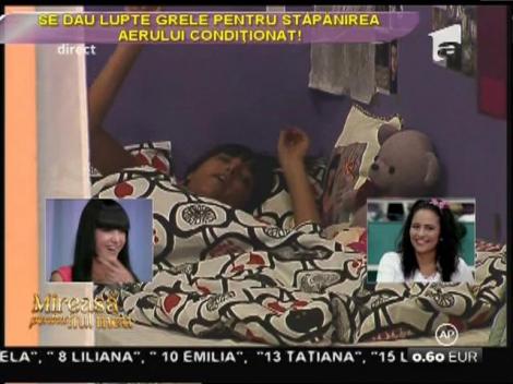 Divergenţe între fete din cauza aerului condiţionat!
