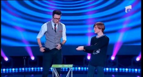 Trucul copilăriei! "Asul de inimă roşie", pus în scenă într-un mod inedit de magicianul Vlad Grigorescu: "A fost foarte amuzant"