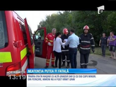 Accident la intrare în staţiunea Lacu Sărat. Două gravide și doi copii au ajuns la spitalul din Brăila