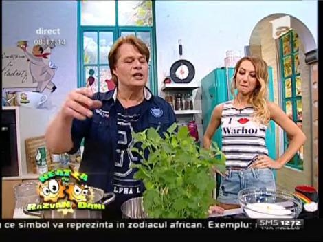 Desertul de vineri: DELICIOS! "Puberele glazurate" cu aluat de clătite şi fructe