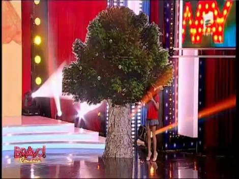 Moment cu piele de găină! Check This Out au aterizat direct în marea finală! Moment UNIC la "Bravo, România!". Echipajul a ridicat juriul în picioare