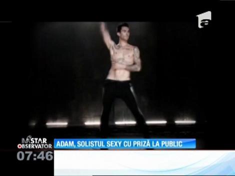 Zeci de mii de fani s-au strans în Piaţa Constituţiei pentru a le admira show-ul celor de la Maroon 5