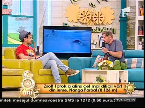 Imaginea care ne-a tăiat răsuflarea, la propriu! Steagul "Neatza" a ajuns pe Himalaya. Ne înclinăm!