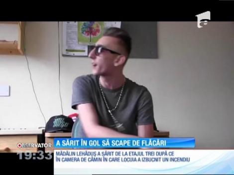 A sărit în gol după ce un incendiu a izbucnit în camera de cămin. Trei săptămâni a stat în comă