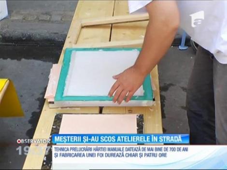 Meşterii tradiţionali şi-au scos atelierele în stradă