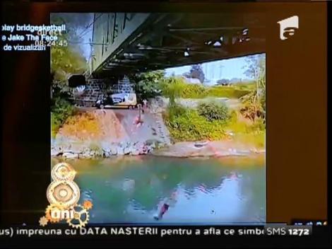 Smiley News: Slam dunk-uri cu aterizare în apă