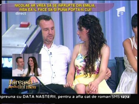 Hormonii au pus stăpânire pe Nicolae! Emilia: "Mi se ridică rochița!" Nicolae: "Nu simt nimic prin blugi"