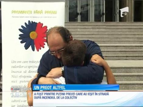 Preotul care ascultă rock a fost premiat în cadrul campaniei " Premianţii fără premii"