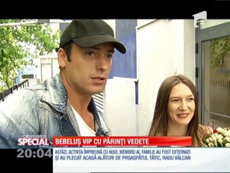 SPECIAL! Proaspeţii părinţi Adela Popescu şi Radu Vâlcan radiază de fericire