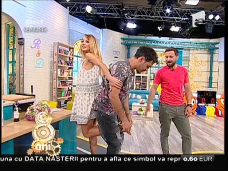 "Da' ce crezi, că eu nu știu meserie?" Răzvan s-a specializat în potcovit! Flavia, nevoită să ridice... piciorul