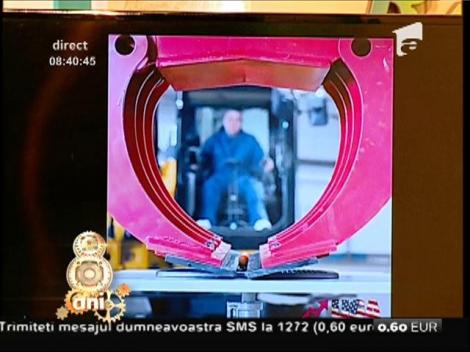 Smiley News: Cum se face un hot dog cu excavatorul!