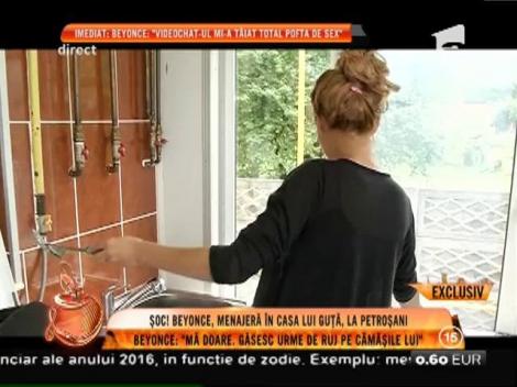 Beyonce de România, lihnită de foame! Beyonce îşi prăjeşte ouă într-o tigaie cu muşte