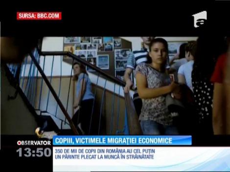 350 de mii de copii din România au cel puțin un părinte plecat la muncă în străinătate