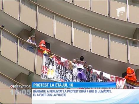 UPDATE! Bărbatul care a vrut să se arunce de la etajul celui mai înalt hotel din Bucureşti a renunţat la protest