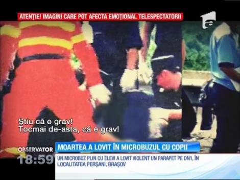 Imagini de coşmar pe DN1, în Braşov! Un microbuz plin cu copii s-a răsturnat