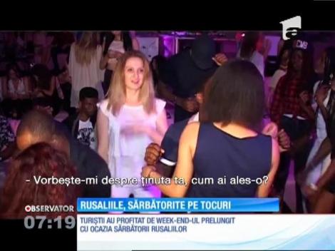 Rusaliile sunt sărbătorite pe tocuri, iar pelerinajul deja a început