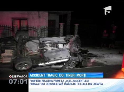 Bistriţa Năsăud: O maşină în care se aflau doi tineri s-a făcut ţăndări, în impactul cu un cap de pod