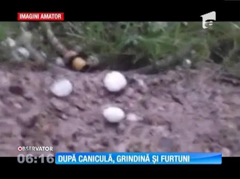 Grindina a înspăimântat jumătate de ţară. Bucăţi mari de gheaţă au căzut din nori şi au distrus recolte şi gospodării întregi