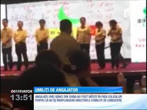 E scandal în China! Angajaţii unei bănci, bătuţi cu rigla pentru că nu şi-a îndeplinit obiectivele