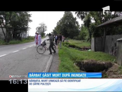 O bătrână din județul Suceava a găsit un bărbat într-un șanț