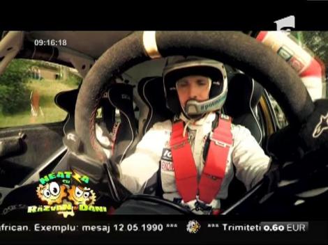 Dani, să nu zici că nu ți-am spus, vezi unde-ți lași mașina! Flavia şi Amalia s-au făcut piloți de curse