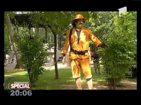 Special! În spatele statuilor vii sunt actori buni