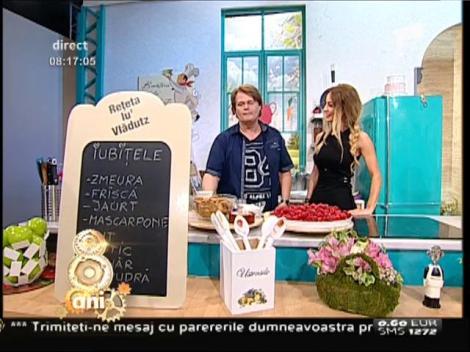 "Iubiţele", un desert delicios cu zmeură servit în borcane