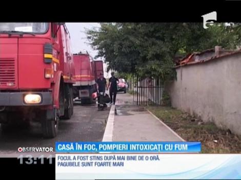 Doi pompieri s-au intoxicat cu fum într-o intervenţie