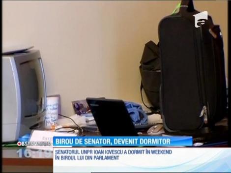 Un senator UNPR şi-a transformat biroul în dormitor