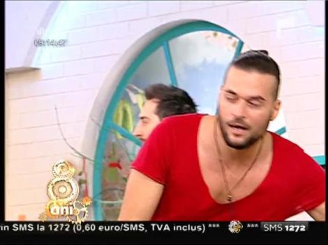 Red Parlament - "2 străini"