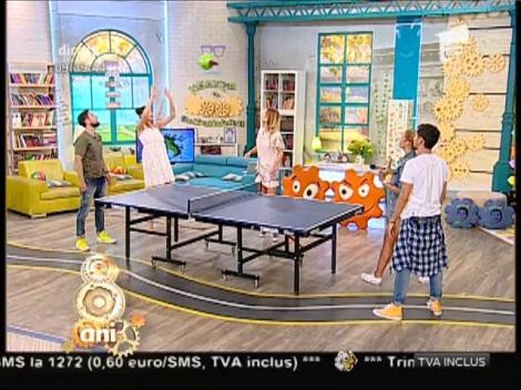 Nebunie în platoul de la Neatza! Fete versus băieți: cine dă mai bine cu... fruntea