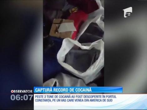 Peste două tone de cocaină au fost găsite pe un vas, în portul Constanţa