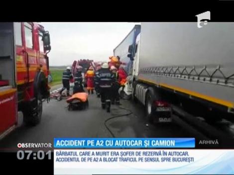 Accident teribil pe Autostrada Soarelui între un autocat și un camion. O persoană a murit