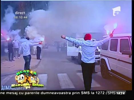 Smiley News: Nunta unui ultras. La petrecere, îmbrăcați ca pe stadion!